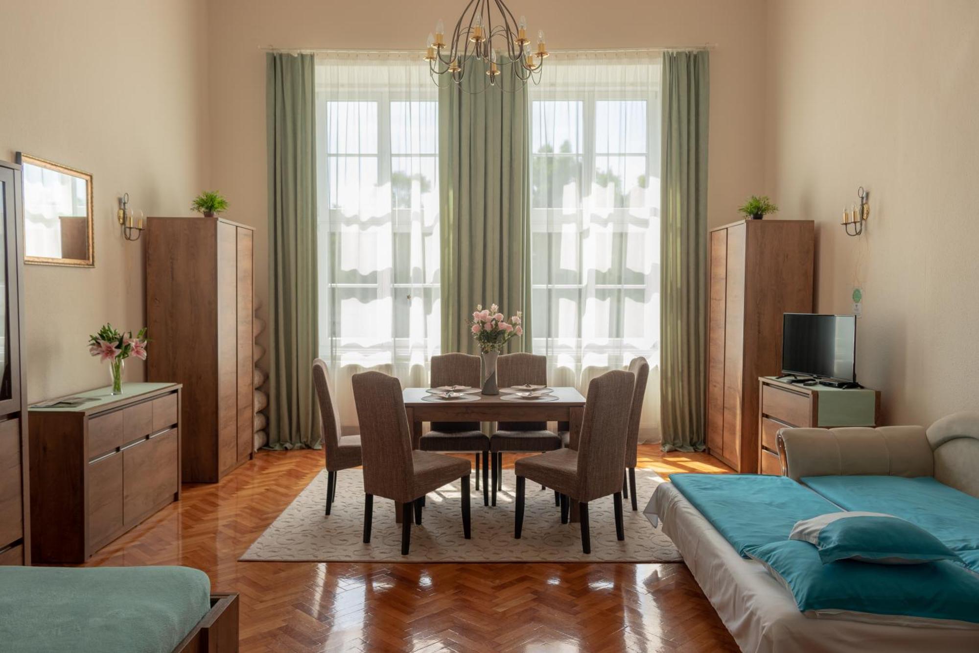 Suzy Apartman Eger Exterior photo